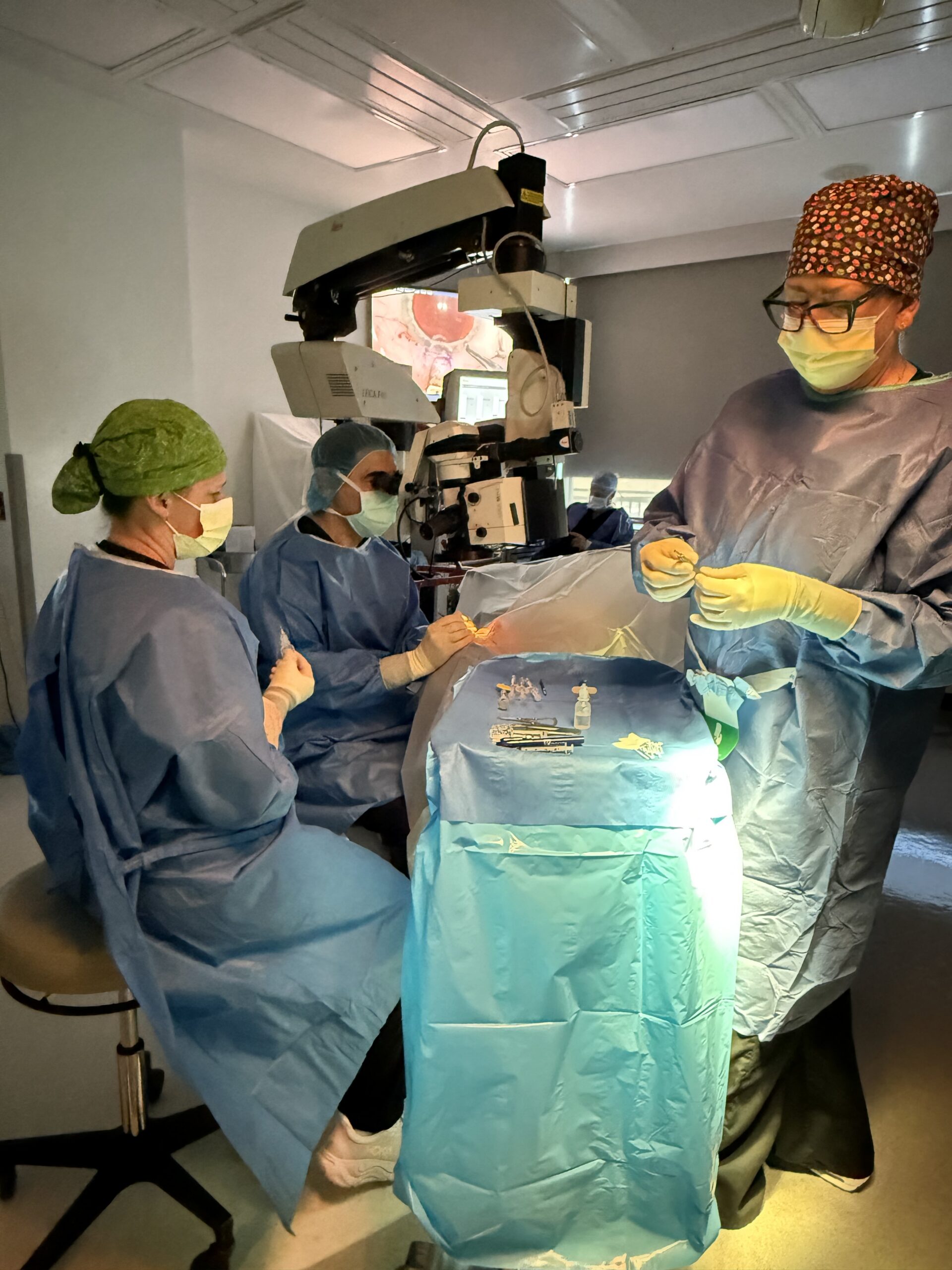 Dr. Majid Moshirfar and the Hoopes Vision surgical team performing lens surgery